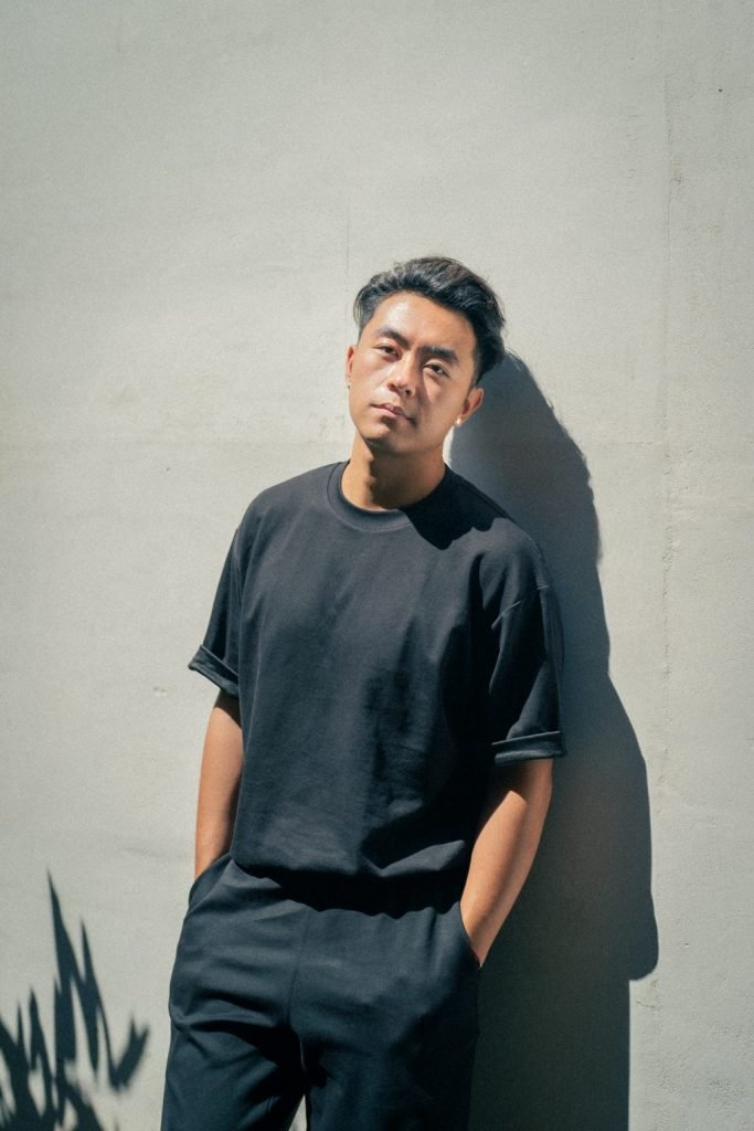 Menjembatani Perbatasan Dengan Penyanyi Jiexi Zhao